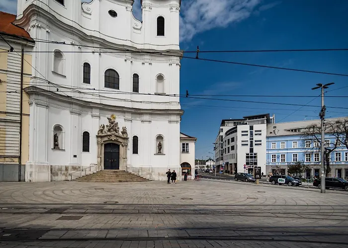 Luxurious And Royal In The Old Town *