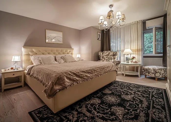 Luxurious And Royal In The Old Town