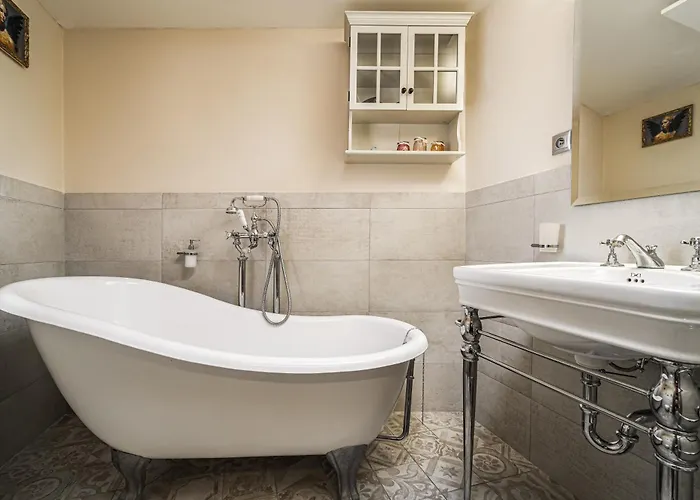 Luxurious And Royal In The Old Town Appartamento Bratislava