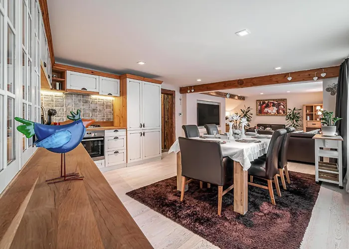 Luxurious And Royal In The Old Town